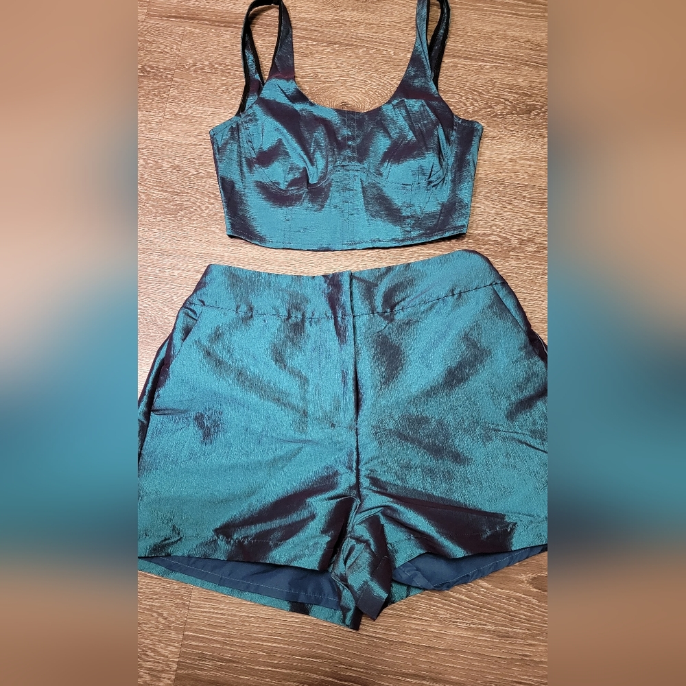 HOUSE OF HARLOW Teal Blue Shimmery Shorts Top Set Sz L NWT
